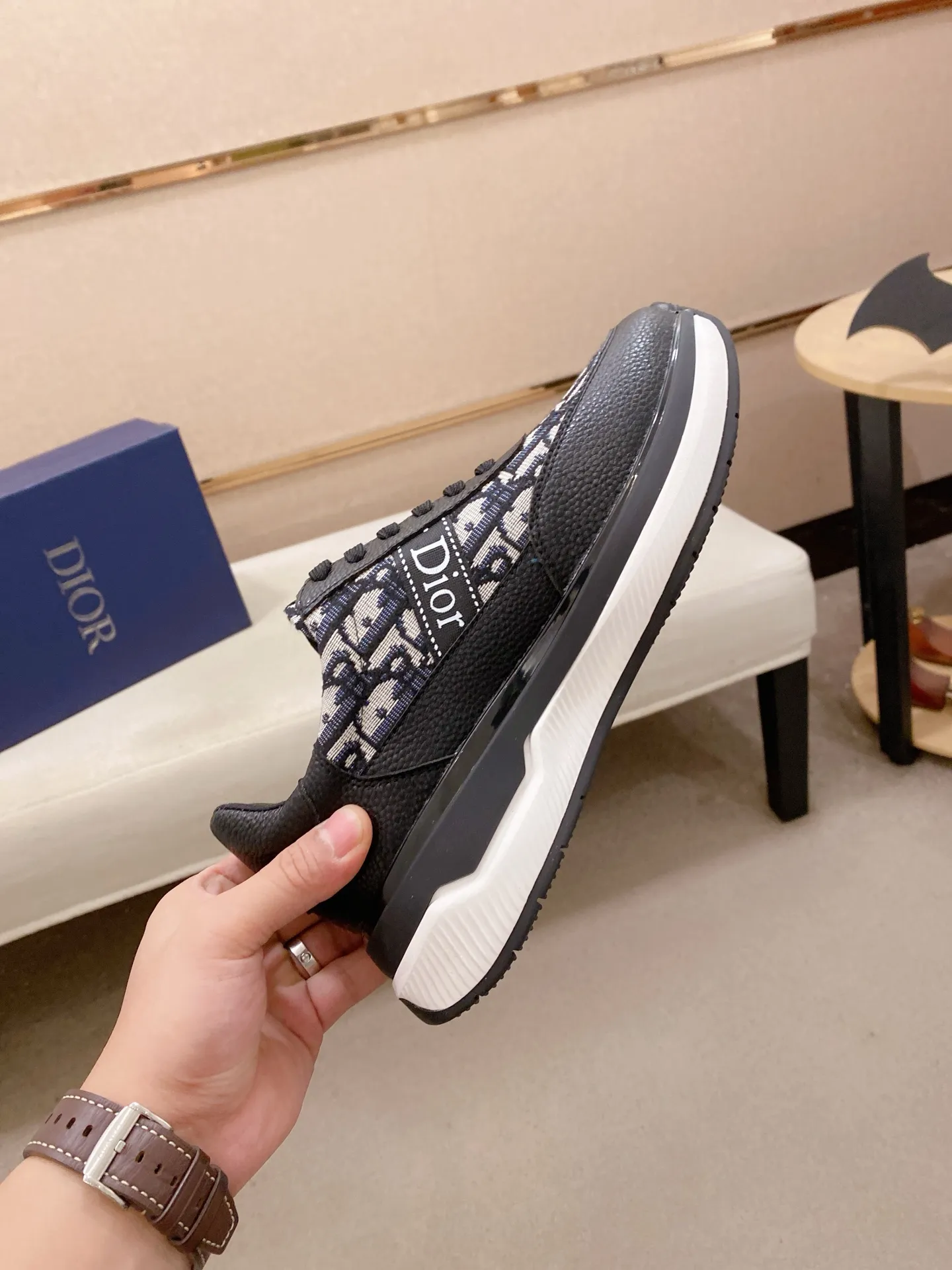 Men's shoes💰 462💰🇮🇹🇮🇹Dior d The new model is on sale at the same time at the counter. The upper 🇮🇹 is imported Italian first-layer cowhide, and the lining is fully imported sheepskin 💪💪. It is a complete 1⃣️ to 1⃣️ replica 🇮🇹💪💪, ⚠ Sole: The original sole is specially provided by the original factory. The exclusive movable molded sole is super comfortable. ⚠Original factory single goods, 🔍🔍high quality, you can enter and leave the counter at will, welcome to compare⚠. Code number:38-44